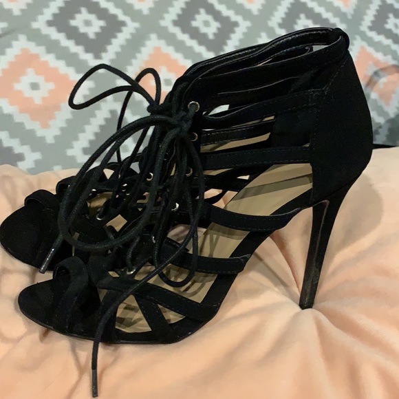 Black heels - Picture 2 of 4